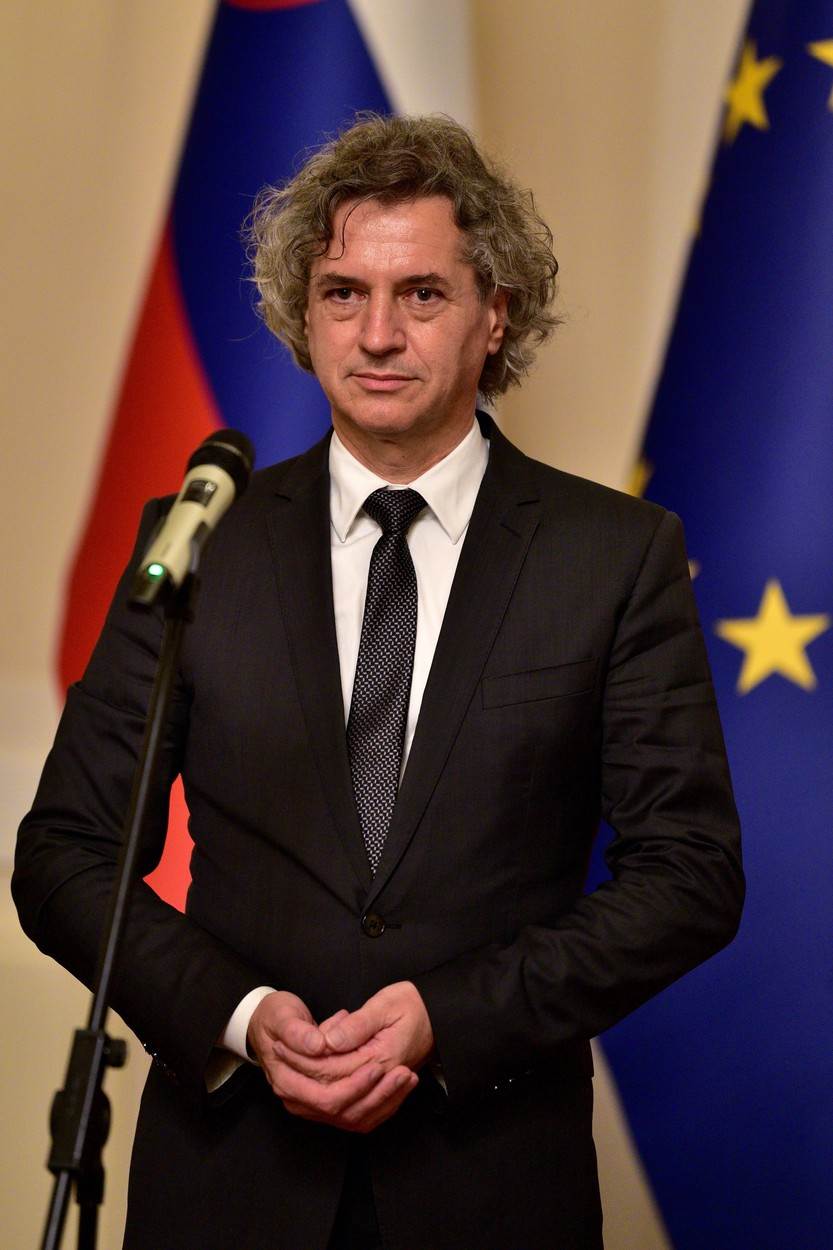 Slovenski premijer Robert Golob navodno ljubi 20 godina mlađu misicu