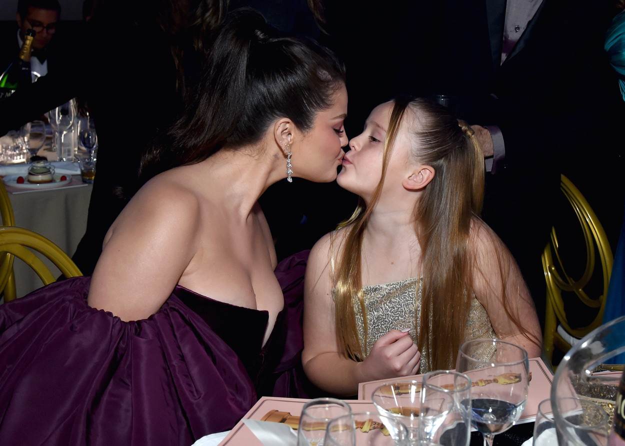 Selena Gomez je povela sestru Gracie na dodjelu Zlatnih globusa
