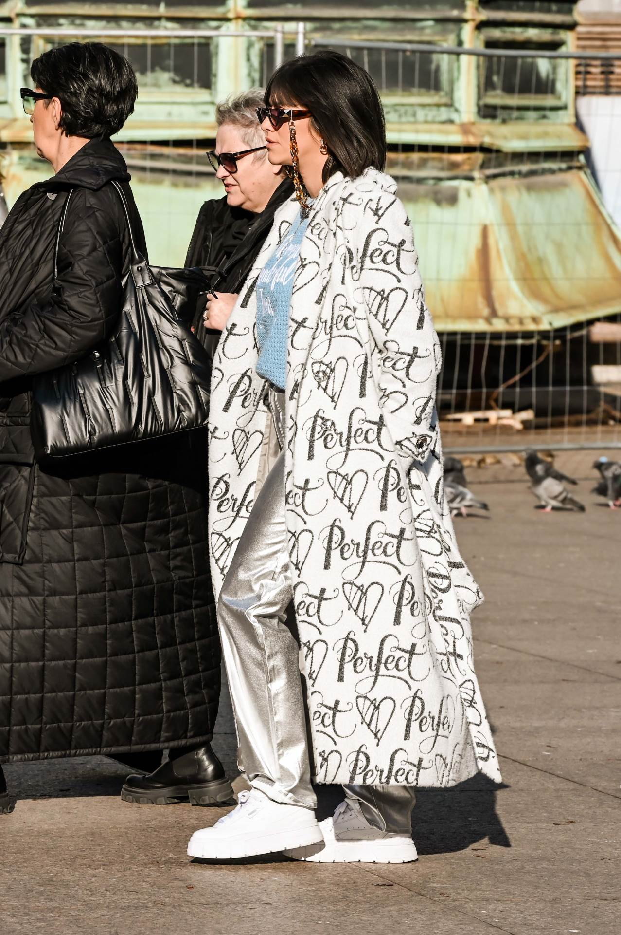 Lucija Čolak na špici u kaputu vlastitog dizajna