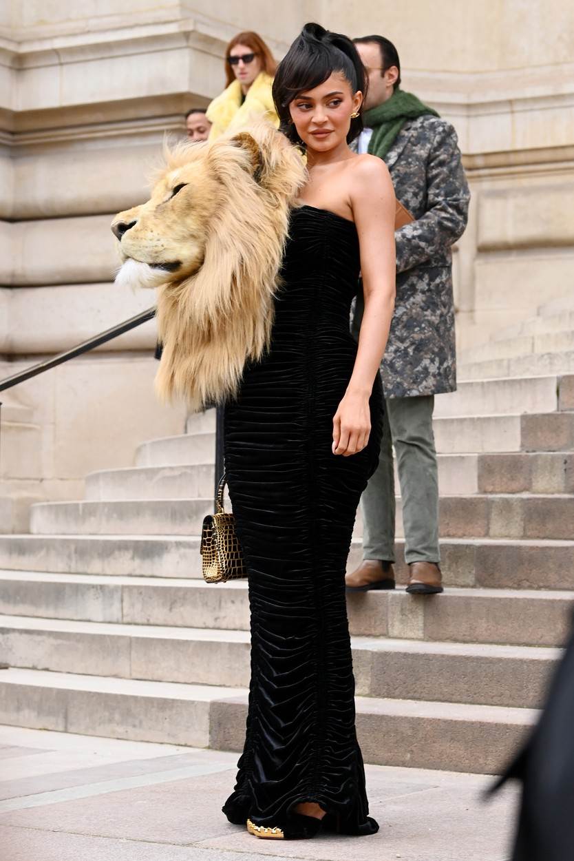 Kylie Jenner s lavljom glavom