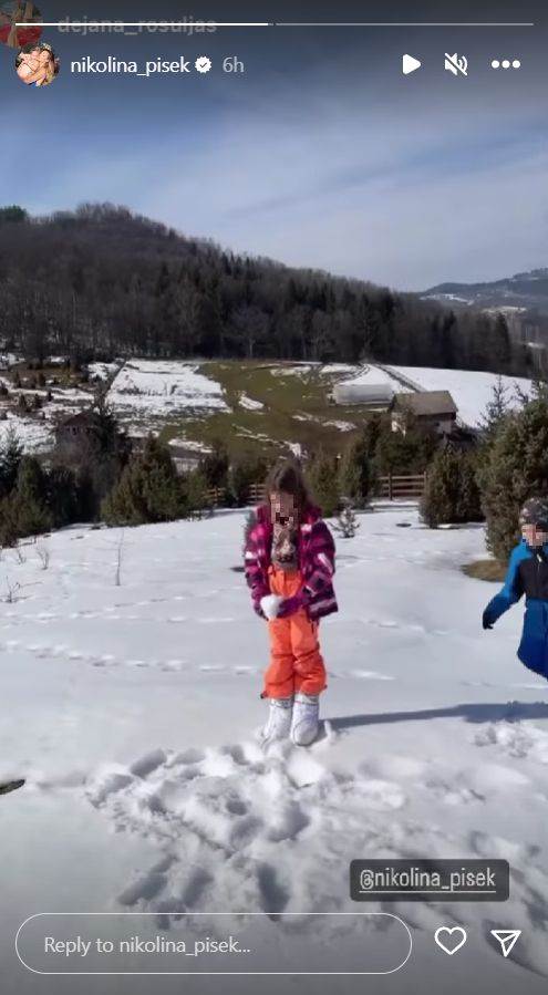 Nikolina Pišek na snijegu s kćeri Unom Sofijom