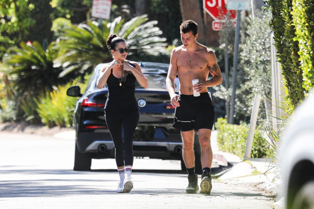 Jocelyne Miranda i Shawn Mendes u šetnji