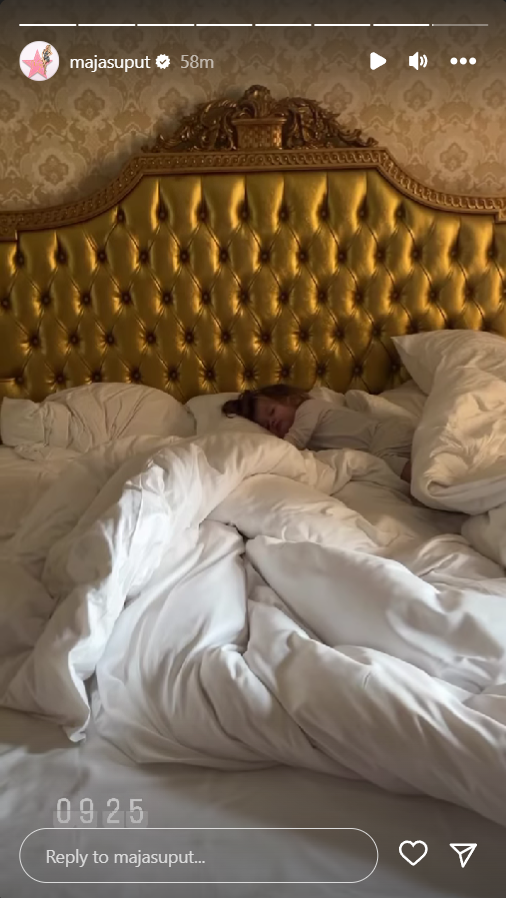 Bloom Tatarinov spava na kraljevskom krevetu u Dubaiju