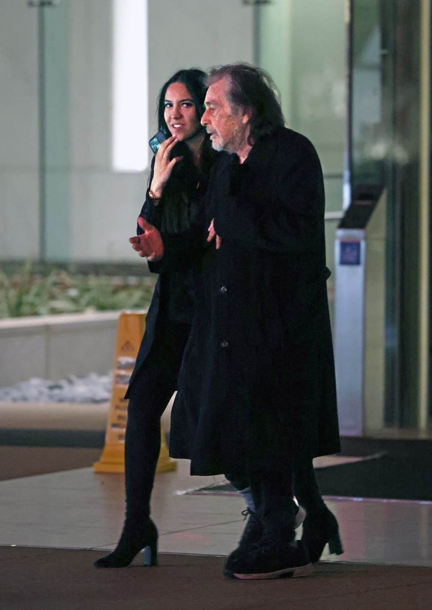 Al Pacino stariji je 53 godine od Noor Alfallah