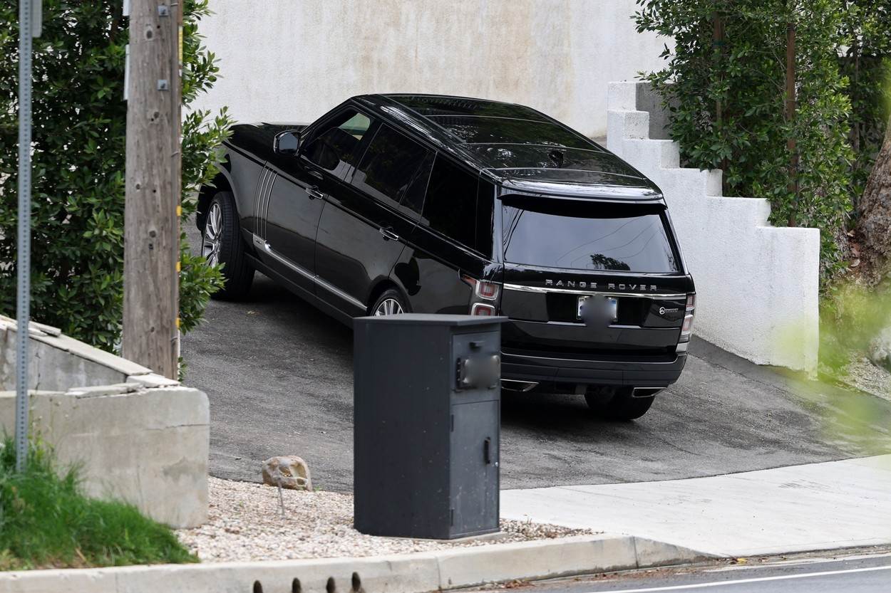 Auto Kylie Jenner snimljen kod vile Timotheeja Chalameta
