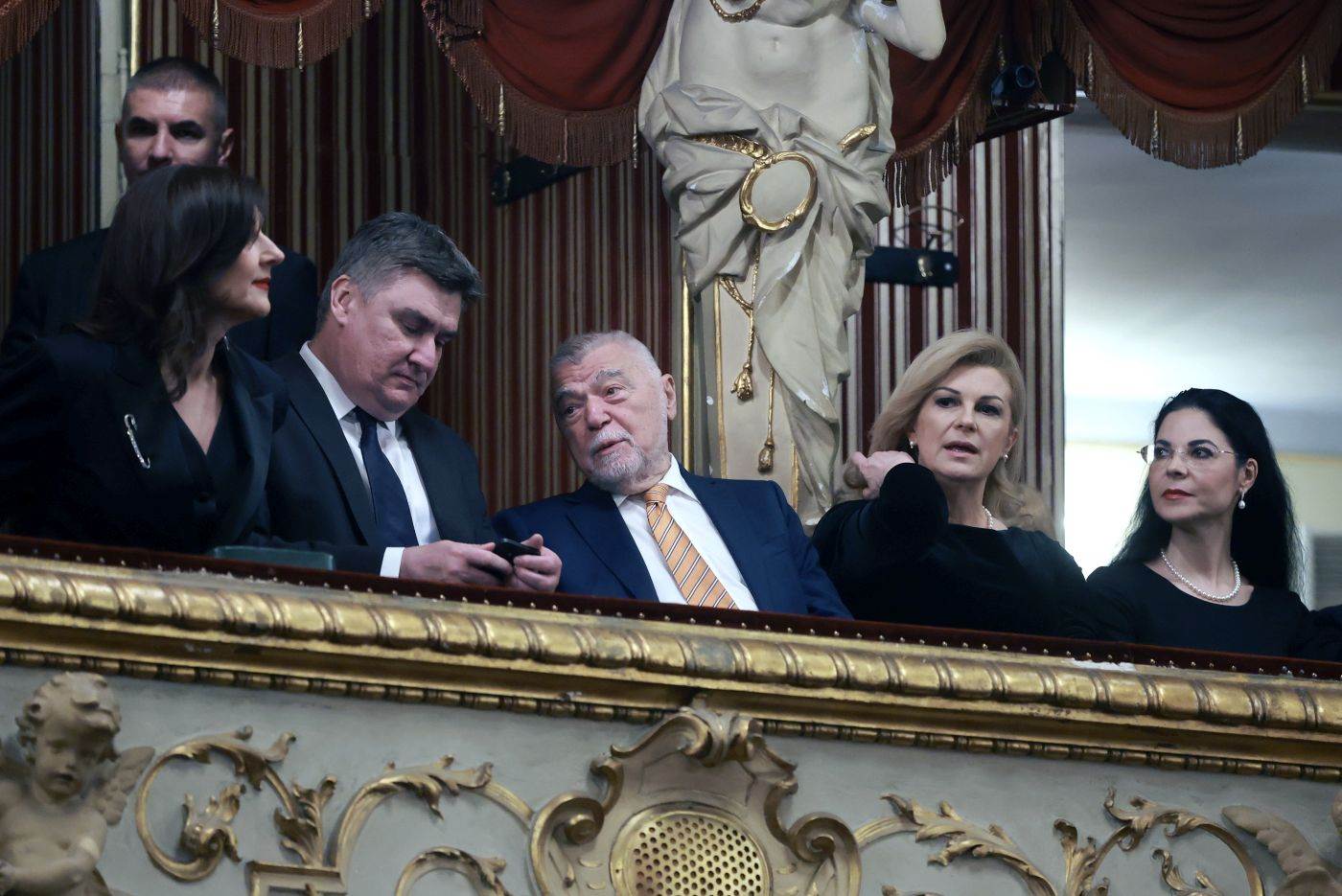 Stipe Mesić, Zoran Milanović, Sanja Milanović i Kolinda Grabar Kitarović na premijeri opere Ive Josipovića