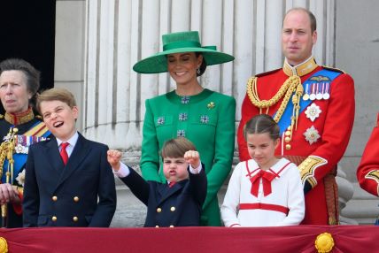 Kraljevska obitelj na balkonu na svečanosti Trooping the Colour