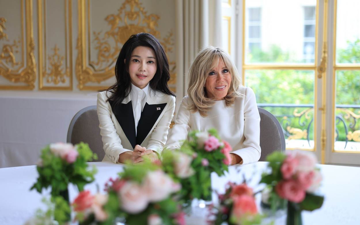 Brigitte Macron i Kim Keon Hee