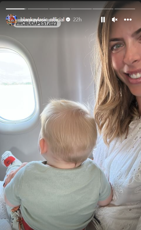 Blanka Vlašić u zrakoplovu sa sinom