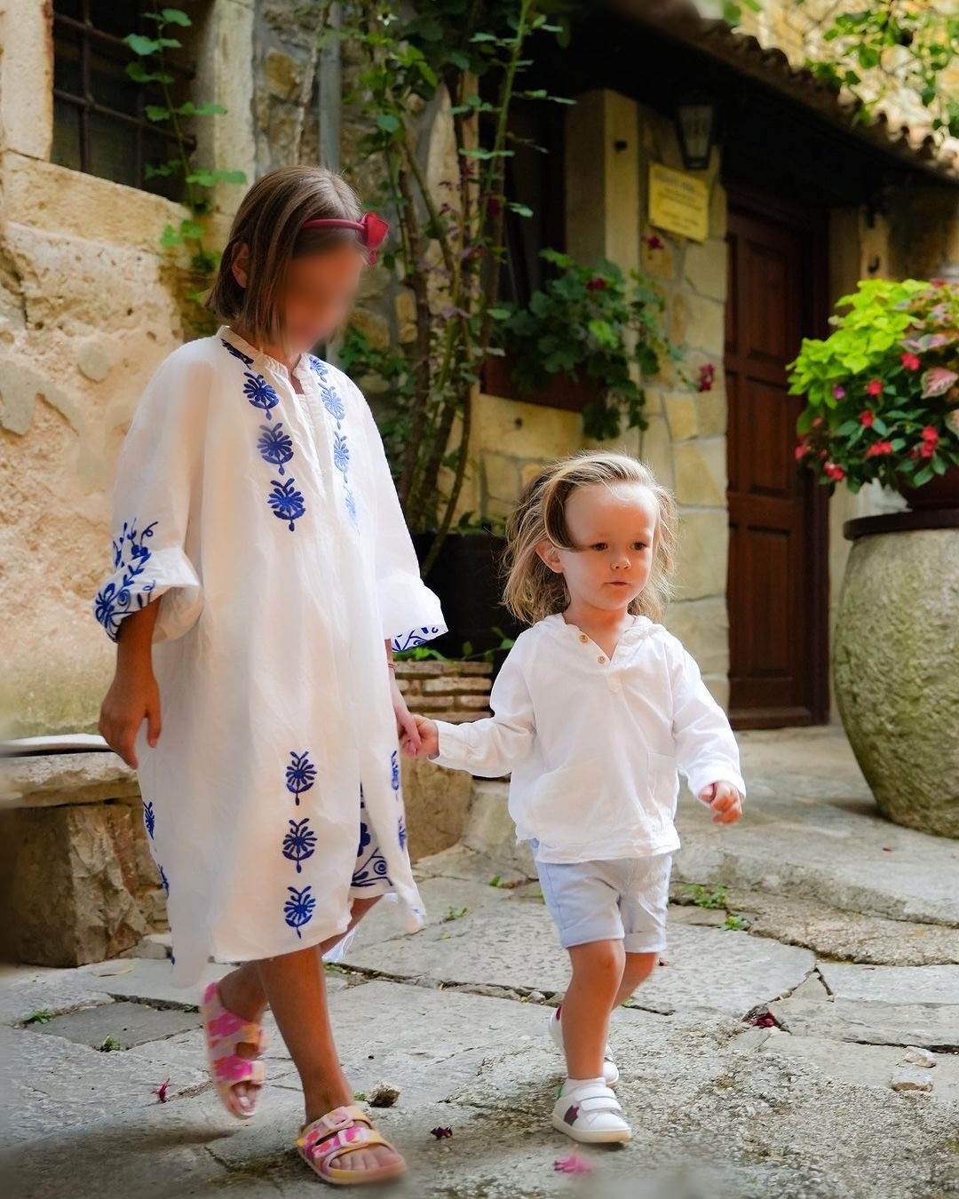 Bloom Tatarinov i djevojčica u šetnji Istrom.