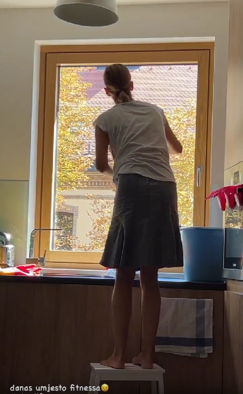 Bojana Gregorić Vejzović pokazala kako čisti prozore u kuhinji