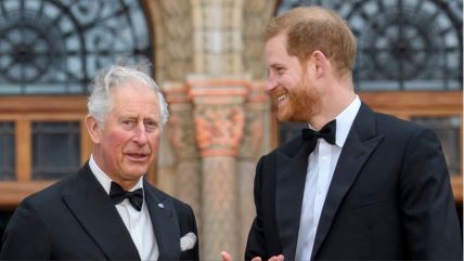 Princ Harry sletio u London da bude kraj oca Charlesa