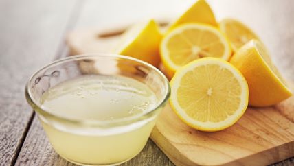 Napitak od limuna i peršina za mršavljenje