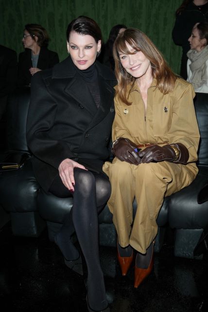 Linda Evangelista i Carla Bruni na modnoj reviji u Parizu