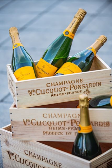 Veuve Clicquot Solaire Tables_3.jpg