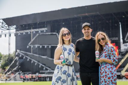 Ema Dragojević, senior manager za premium & beyond beer kategoriju u Zagrebačkoj pivovari_ Alek El-Kazal, projektni direktor festivala ULTRA Europe i Diana Jokić, menadžerica korporativnih komunikacija u Zagrebačkoj pivo.jpg