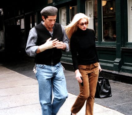 JOHN F. KENNEDY JR, CAROLYN BESSETTE