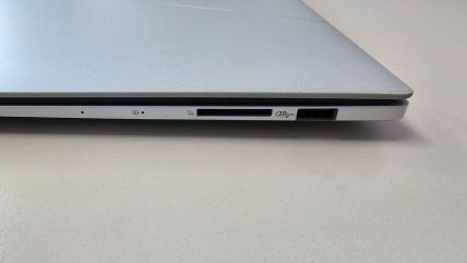 Asus Zenbook S 16 UM5606 (6).jpg