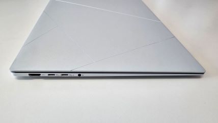 Asus Zenbook S 16 UM5606 (7).jpg