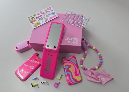 HMD Barbie Phone (10).jpg