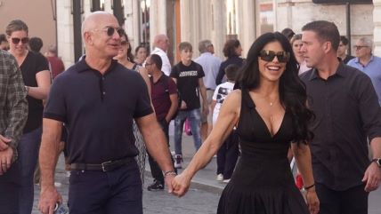 Jeff Bezos i Lauren Sanchez varali su svoje supružnike