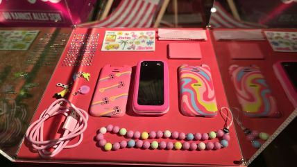 HMD Barbie Phone (2).jpg