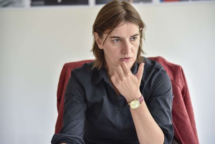 Ana Brnabić s kratkom kosom