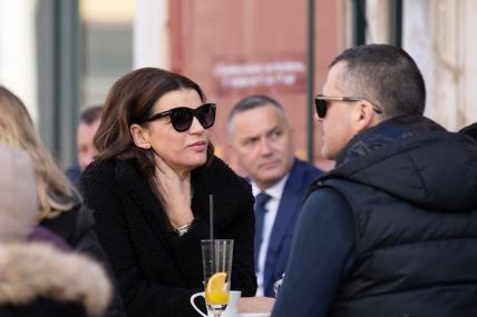 Josipa Rimac s mužem u kafiću u Dubrovniku