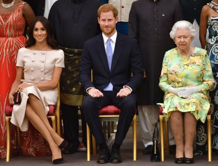 Princ Harry i Meghan Markle s kraljicom Elizabetom II.