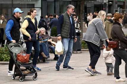 Dubravko Šimenc s kćerima, unukom i zetom