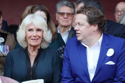 Kraljica Camilla i njezin sin Tom Parker Bowles