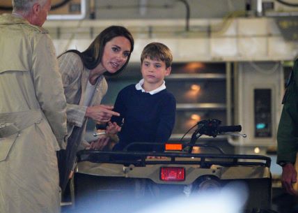 Kate Middleton sa sinom Louisom