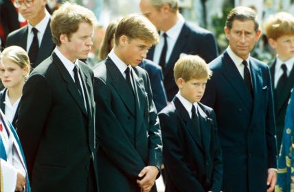 Prinčevi William i Harry te kralj Charles III. na sprovodu princeze Diane