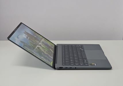 Asus Zenbook A14 (UX3407R) (13).jpg