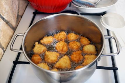 Recept za najsočnije fritule s jabukama