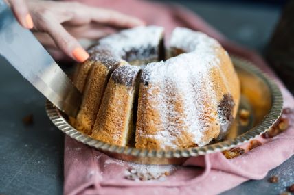 Mramorni kuglof s likerom od jaja za blagdanski stol