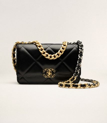 CHANEL 19 Wallet on Chain/ Chanel/ 3750 EUR