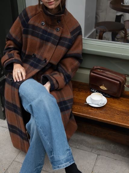 Modni trendovi jesen 2025 plavo smeđe