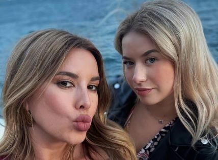 Nives Celzijus i kći Taisha.jpg