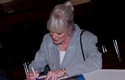 Linda Evans.jpg