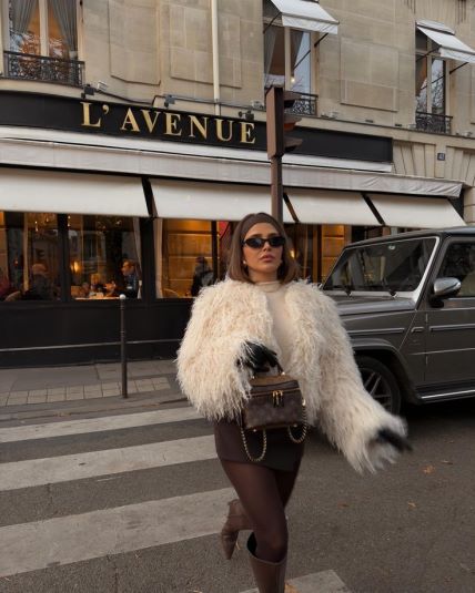 You might think I’m a material girl, but honestly… I’m drawn to beauty, and sometimes beauty just happens to come at a cost 🥲 #lavenue #paris #parisdior #diorstore #cars #outfit2024.jpg