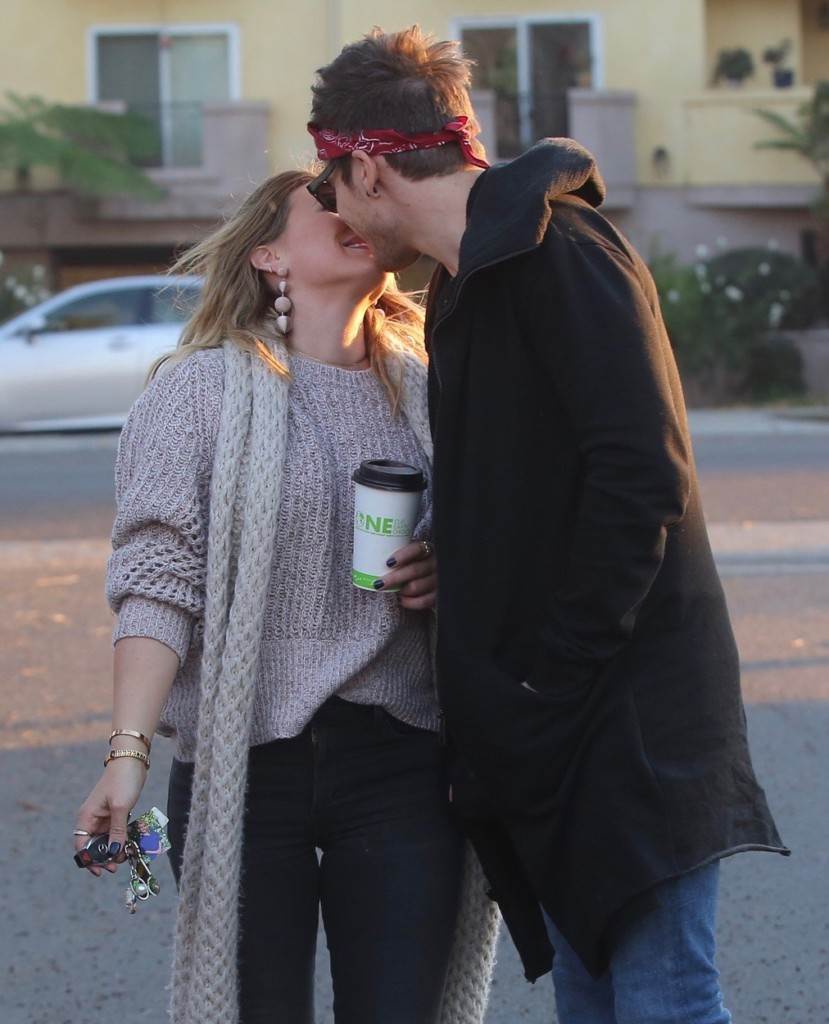 Hillary Duff Kisses Boyfriend Matthew Koma While out for Coffee.jpeg