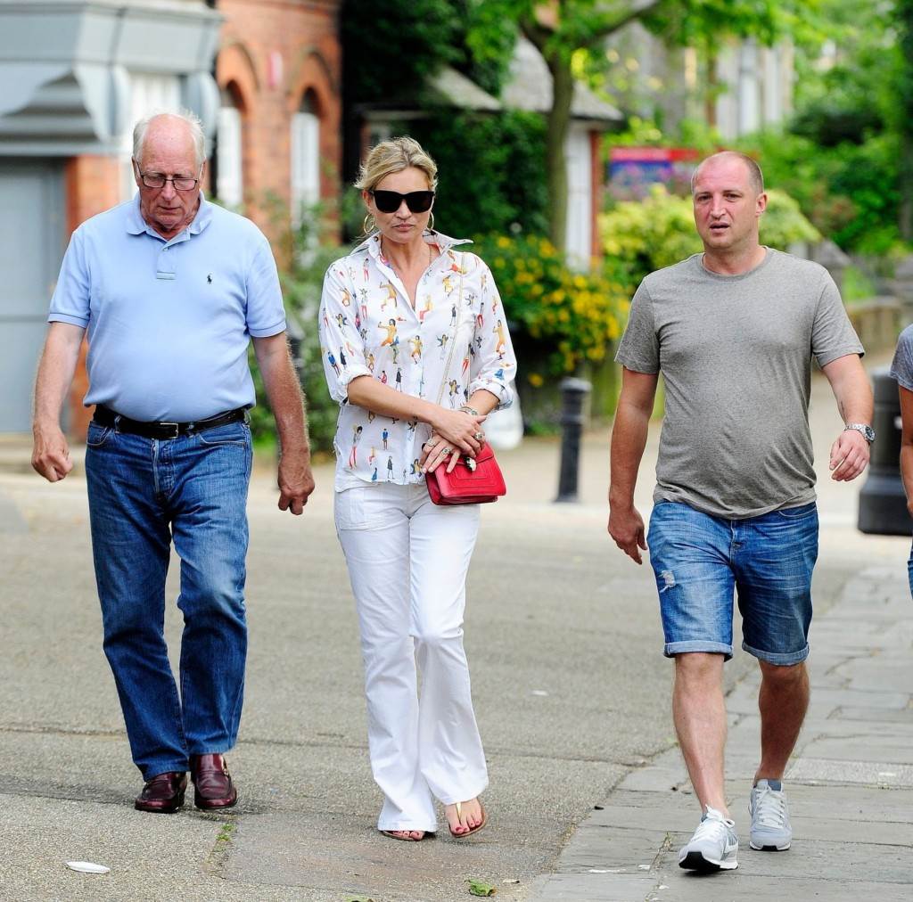 Kate Moss uživa u društvu svoja dva najdraža muškarca