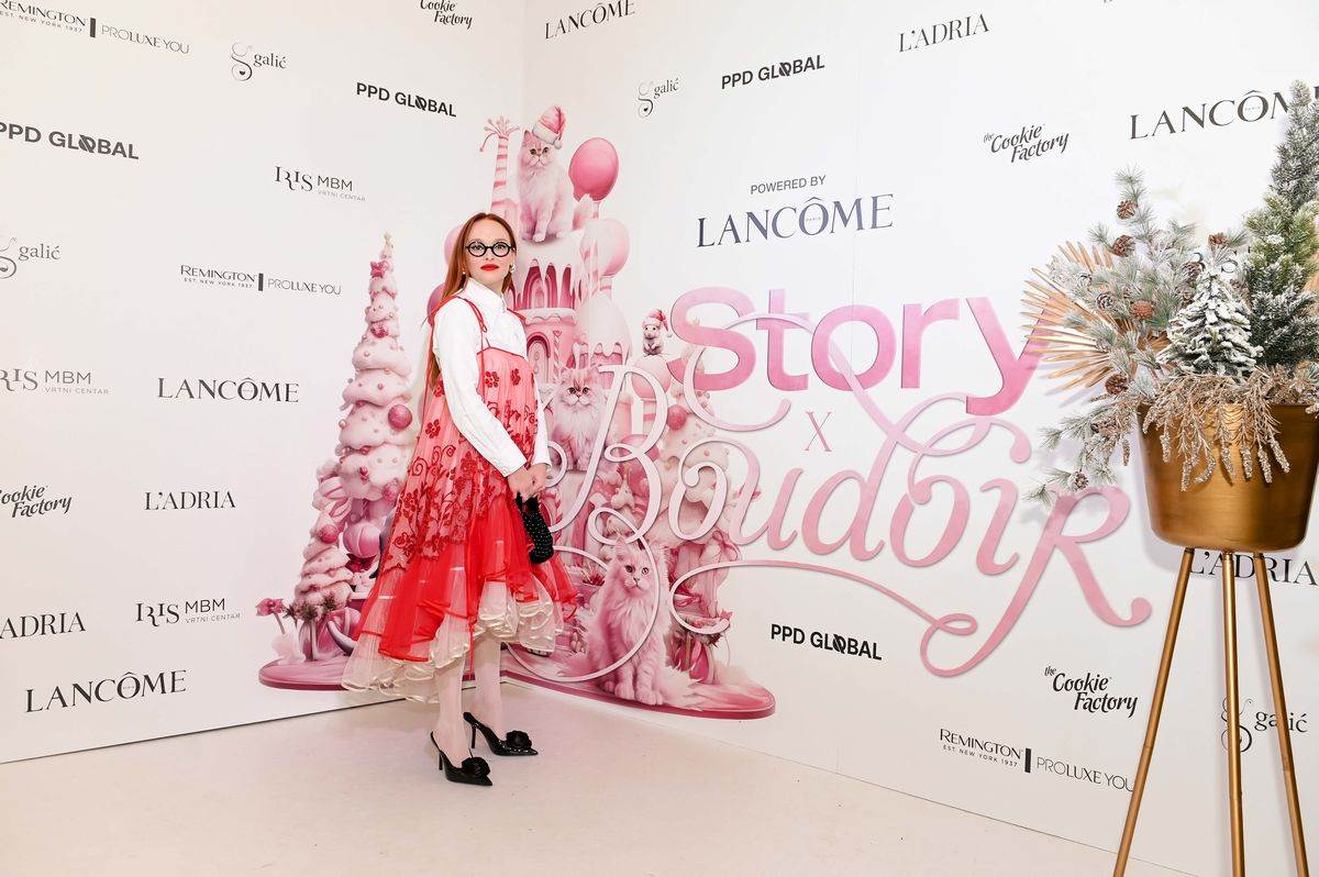 Boudoir Fashion Show, Barbara Repe