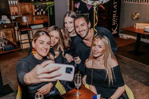 Marta Fernandes_LAra Medić_Ivona Madunić_Niko Čuturić_Lucija Merčep.jpg