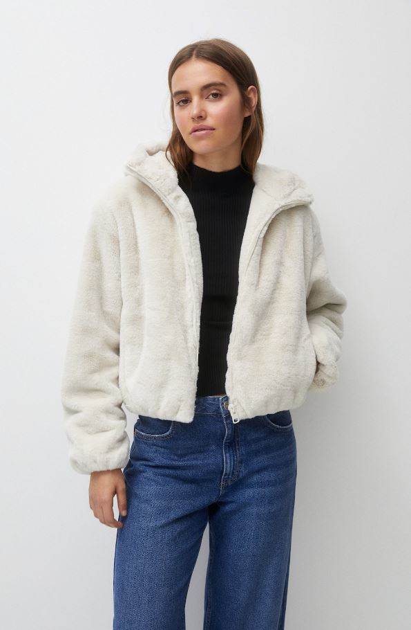 Faux fur jacet with hood/Pull&Bear/29,99 EUR