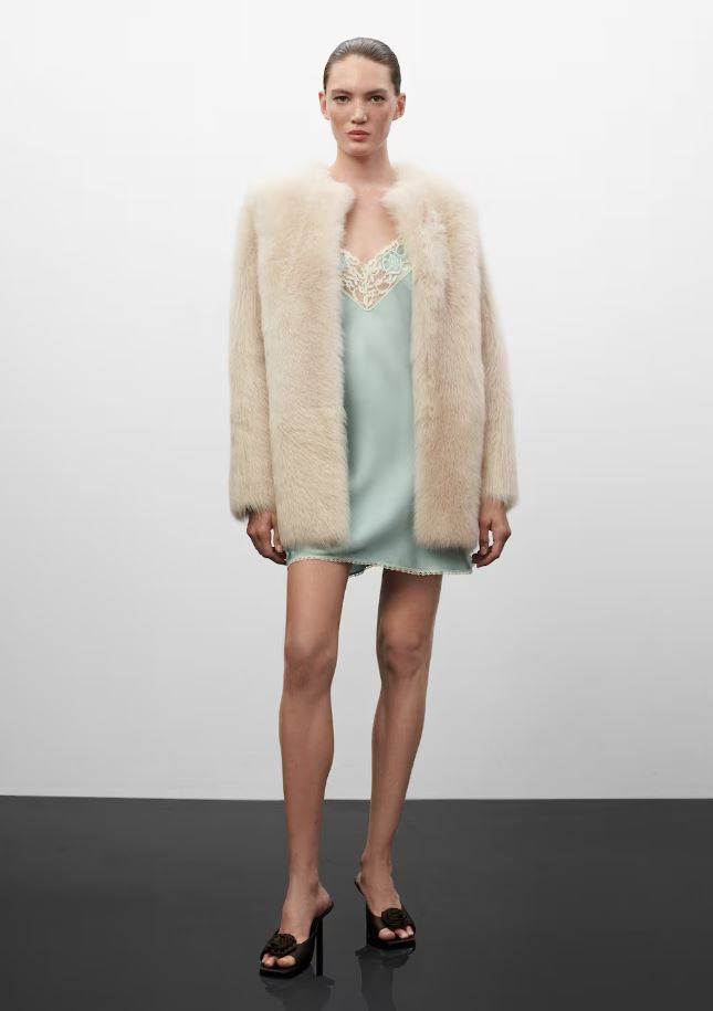 Kožni kaput s podstavom od umjetnog krzna/Mango/699,99 EUR