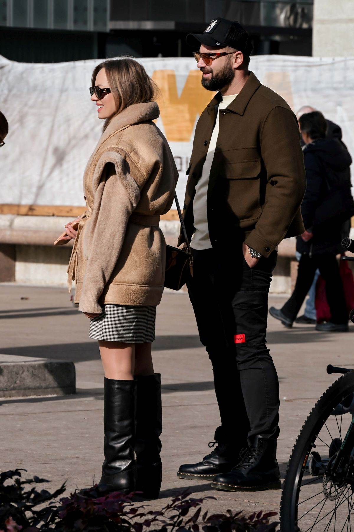 Dama na špici u Ugg papučama