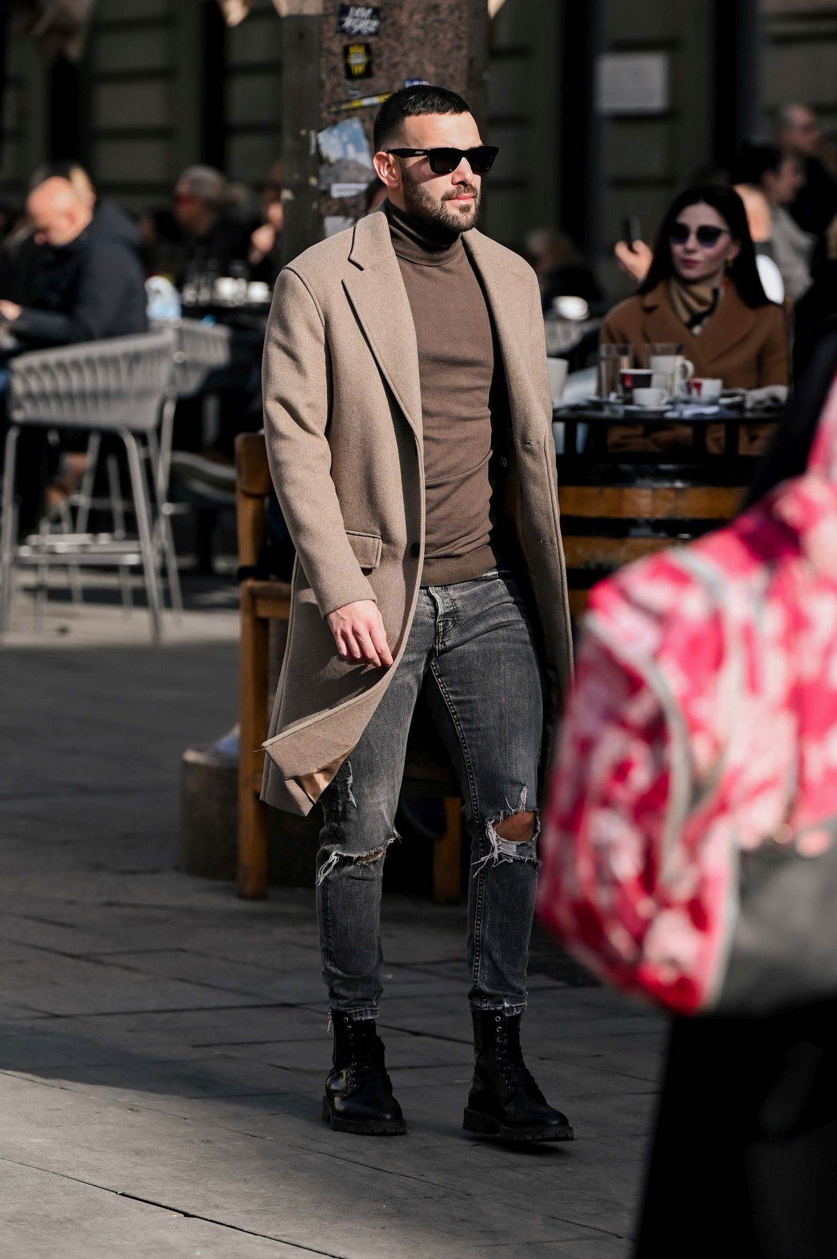 Dama na špici u Ugg papučama