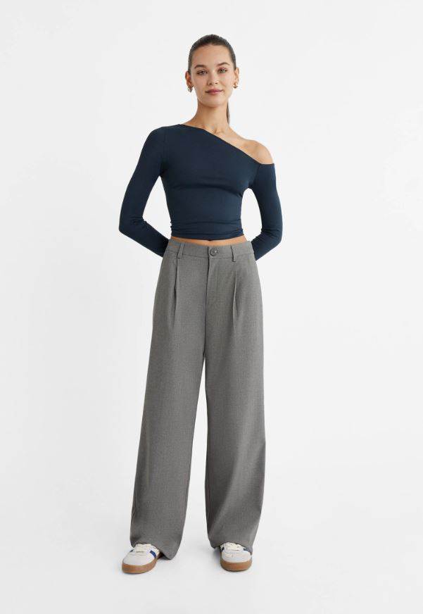 SVEČANE HLAČE RAVNIH NOGAVICA/ Stradivarius/ 25,99 EUR